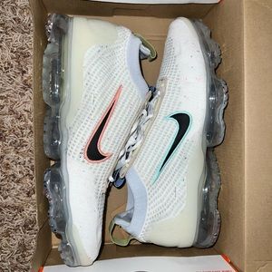 Brand new Nike VAPORMAX FLYKNIT Size 11.
Regularly $210.
My loss your gain.